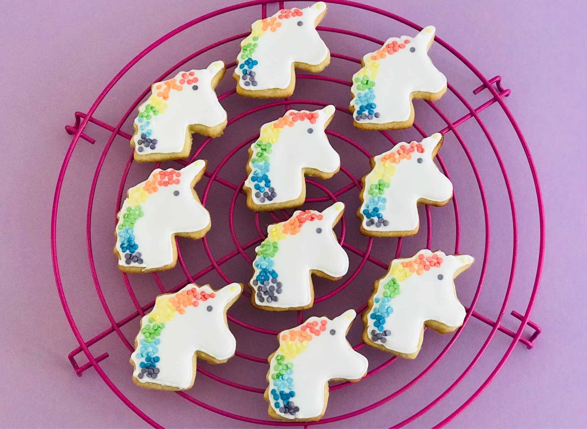 Verzierte Snickerdoodles-Einhorn-Kekse